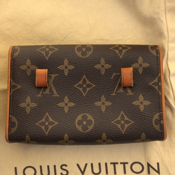 Louis Vuitton Florentine Pouch. ❤️ - Picture 8 of 16